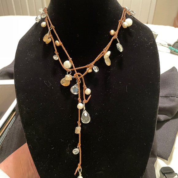 Lariat with mother of pearl, crystals and peach pearls from a designer locally.. - Picture 3 of 3